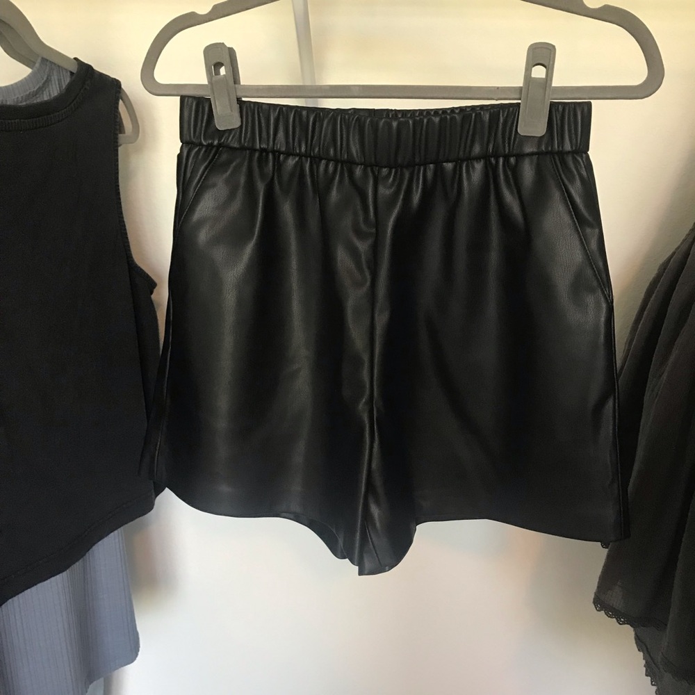 NWT Z Supply Tia Black Women's Faux Leather Shorts size small